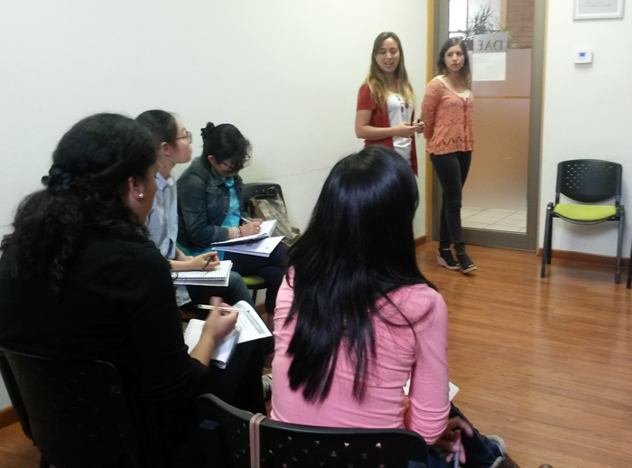 Alumnos participan en taller sobre manejo de la ansiedad